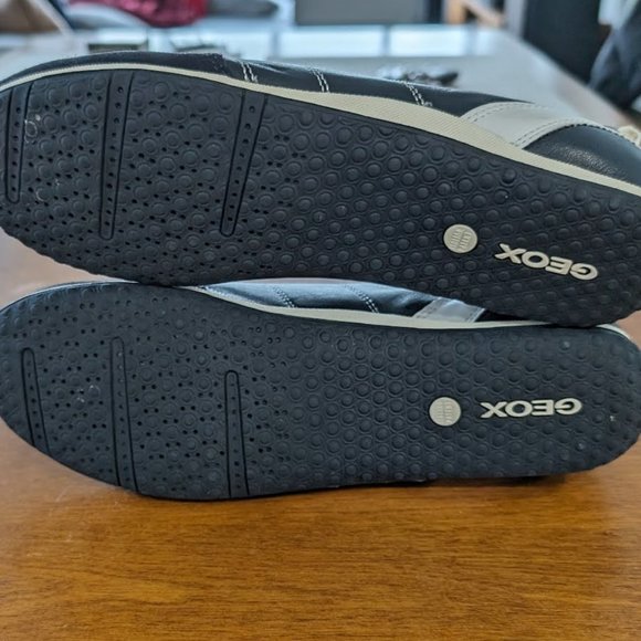 Geox Leather Sneaker - Picture 3 of 5